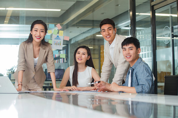 績效考核與反饋：及時反饋，指導(dǎo)改進(jìn)