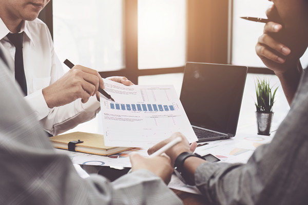 強化風險管理，確保經營計劃穩健實施，保障企業安全