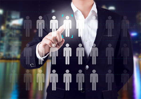 靈活調整組織規劃，應對市場變化與業務挑戰