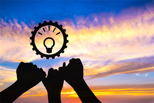 在全球化下，跨國(guó)企業(yè)如何規(guī)劃組織結(jié)構(gòu)與運(yùn)營(yíng)模式？