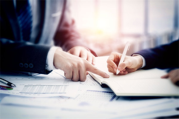 面對業(yè)績波動，企業(yè)如何靈活調(diào)整績效評價標準？