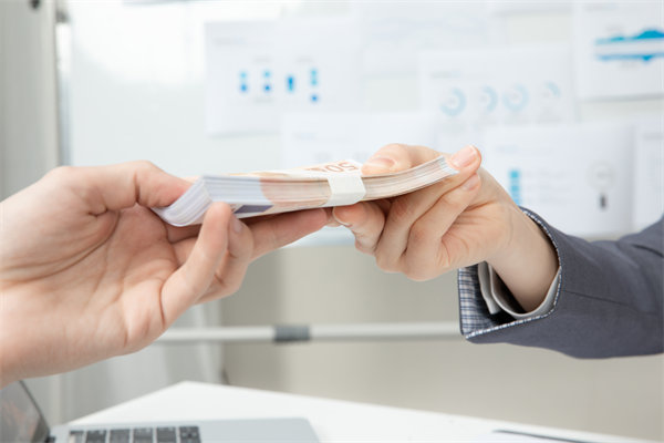 績效獎金與激勵機制如何設(shè)計，才能最大化激勵效果？