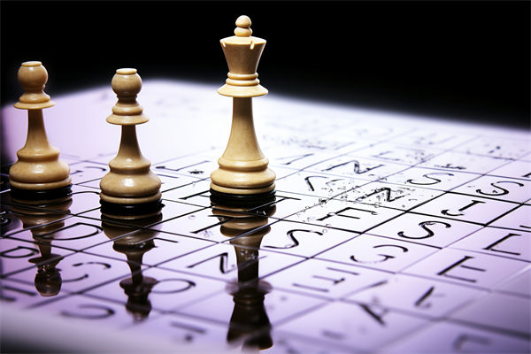 集團管控中，如何確保子公司戰略與集團目標一致？