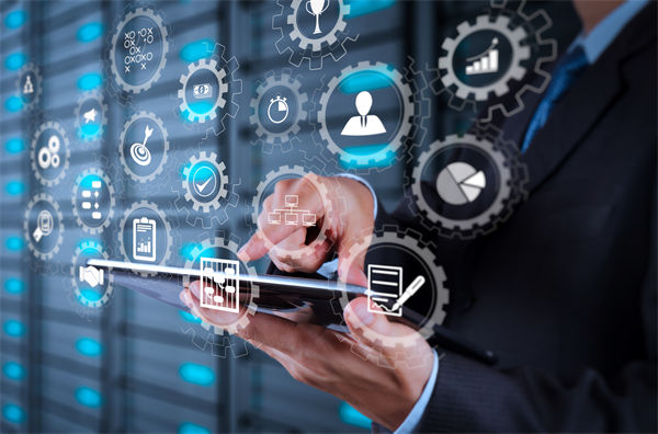 集團(tuán)管控過程中，如何確保信息的準(zhǔn)確傳遞與共享？