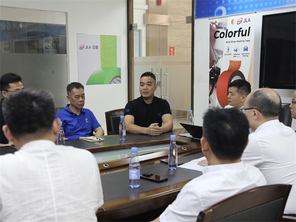 杰聯董事長兼總經理歐鎮堅先生