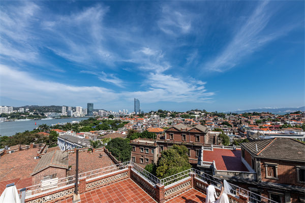 廈門企業(yè)深陷同質(zhì)化競爭泥沼，廈門戰(zhàn)略咨詢公司如何助力破局？