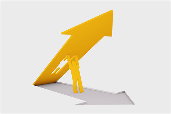 戰略實施過程中，企業如何監控與調整，以確保目標達成？