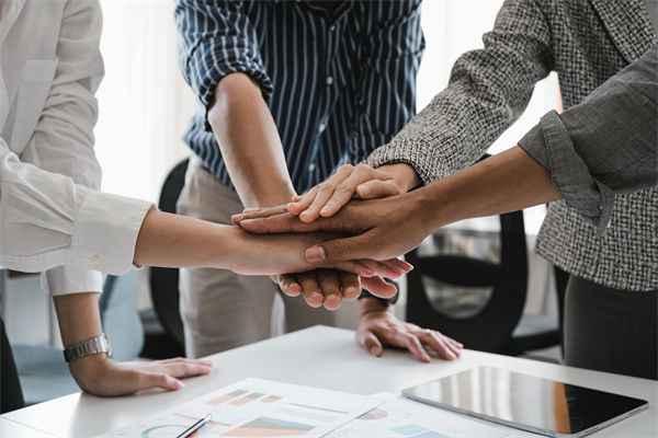 跨境營(yíng)銷中，如何克服文化差異，實(shí)現(xiàn)全球化傳播？