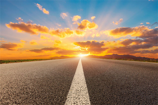 兩會熱議破解企業“生長痛”，對企業戰略管理有何啟示？