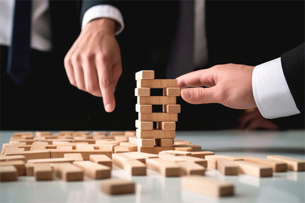 面對復雜市場環境，集團管控咨詢如何確保企業穩健前行？