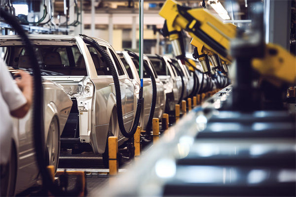 在精益生產過程中，如何有效識別并解決生產瓶頸問題？