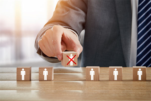 微軟在華外包公司一天裁員近2000人，人力資源管理怎么看？