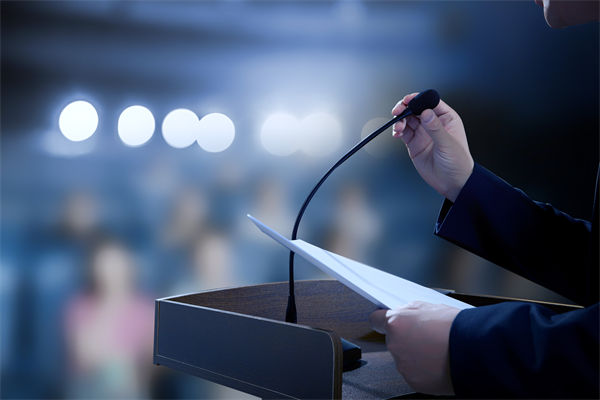 大降對華關(guān)稅，特朗普為何轉(zhuǎn)彎？制造業(yè)怎么看？