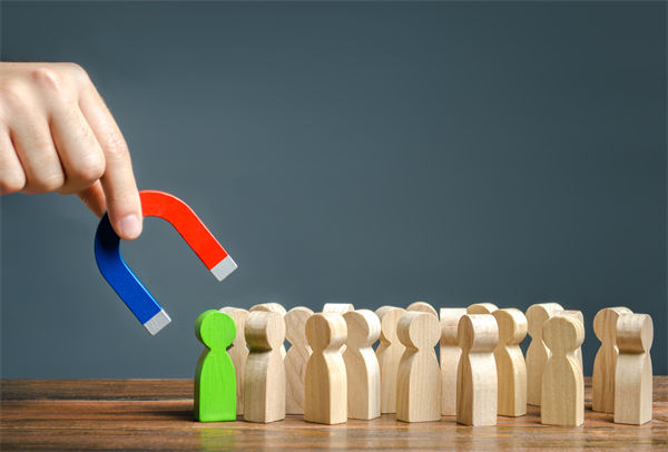 行業(yè)薪酬競爭激烈，企業(yè)怎樣優(yōu)化薪酬吸引頂尖人才？