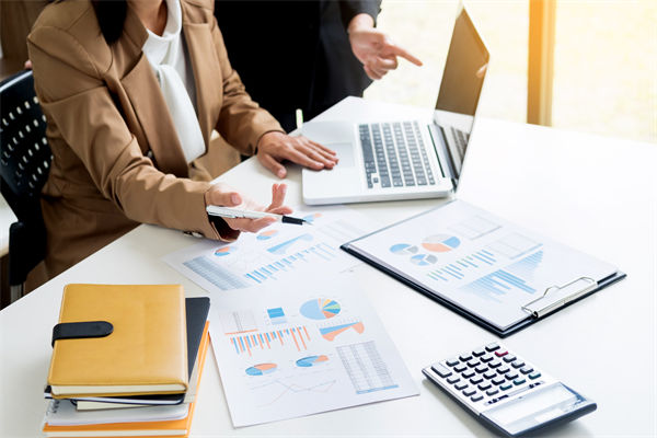 薪酬與市場脫節，員工抱怨不斷，如何對標市場調薪？