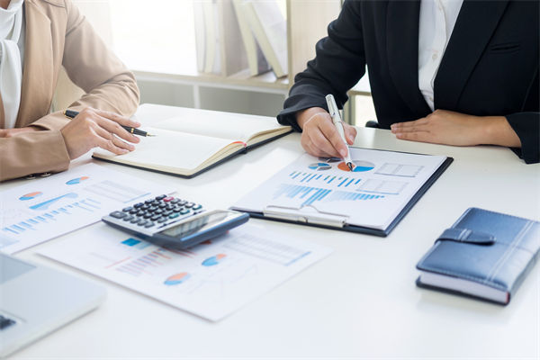 央行5月7日宣布降準降息，對企業薪酬績效的啟示