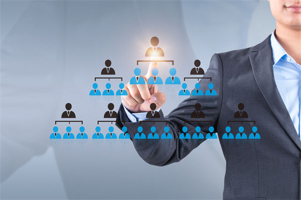 跨區域擴張時，集團管控如何防止管理效能稀釋？