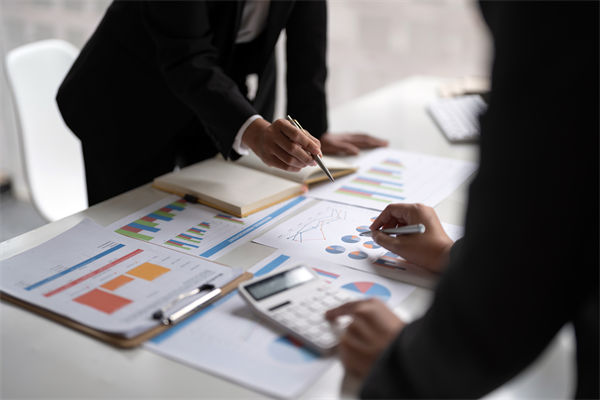 跨部門搶資源內耗不斷，預算能否拆解為協同分配模型？