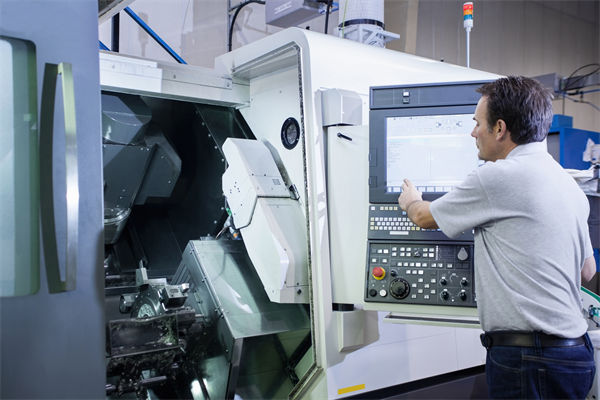 精益管理在提升產品質量方面有哪些具體策略和方法？