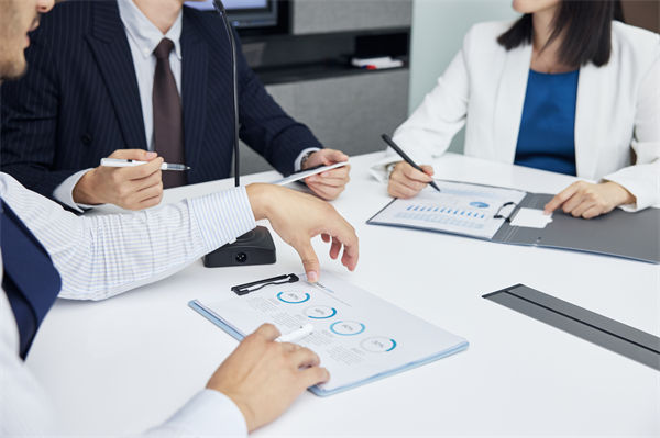 人力資源管理：老人養老金被孩子刷走卡里只剩5塊8